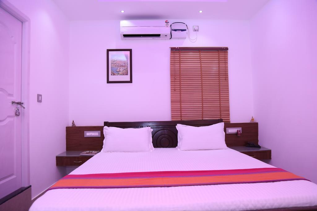Hotel Mudra Midtown Suites & Rooms Kalasa Zewnętrze zdjęcie